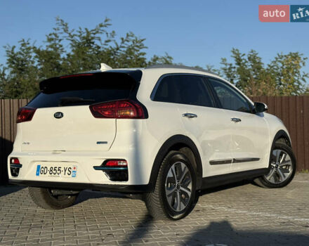 Білий Кіа Niro, об'ємом двигуна 0 л та пробігом 121 тис. км за 18950 $, фото 11 на Automoto.ua