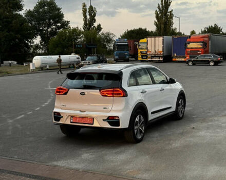 Білий Кіа Niro, об'ємом двигуна 0 л та пробігом 117 тис. км за 17000 $, фото 11 на Automoto.ua