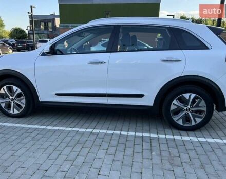 Белый Киа Niro, объемом двигателя 0 л и пробегом 112 тыс. км за 18800 $, фото 3 на Automoto.ua