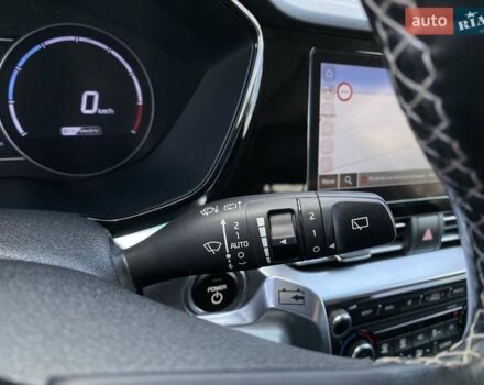 Білий Кіа Niro, об'ємом двигуна 0 л та пробігом 77 тис. км за 21900 $, фото 36 на Automoto.ua