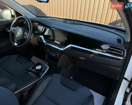 Білий Кіа Niro, об'ємом двигуна 0 л та пробігом 121 тис. км за 18950 $, фото 34 на Automoto.ua