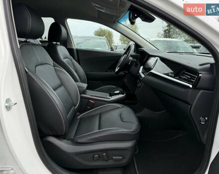 Белый Киа Niro, объемом двигателя 0 л и пробегом 54 тыс. км за 24700 $, фото 104 на Automoto.ua