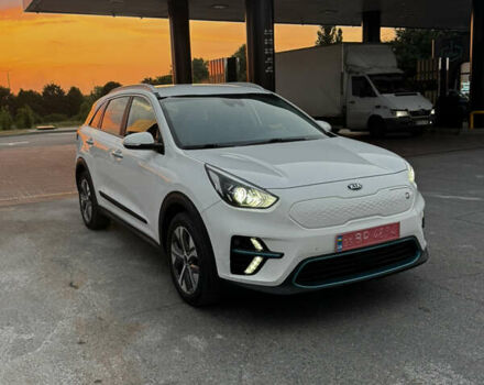 Білий Кіа Niro, об'ємом двигуна 0 л та пробігом 117 тис. км за 17000 $, фото 7 на Automoto.ua