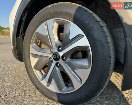Білий Кіа Niro, об'ємом двигуна 0 л та пробігом 107 тис. км за 20900 $, фото 72 на Automoto.ua