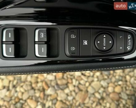 Белый Киа Niro, объемом двигателя 0 л и пробегом 56 тыс. км за 23400 $, фото 3 на Automoto.ua