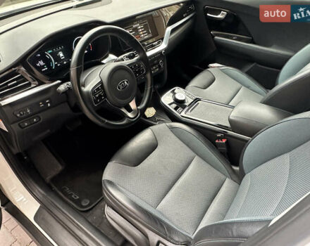 Белый Киа Niro, объемом двигателя 0 л и пробегом 122 тыс. км за 17999 $, фото 21 на Automoto.ua