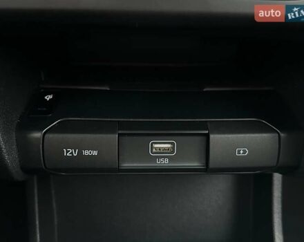 Белый Киа Niro, объемом двигателя 0 л и пробегом 56 тыс. км за 23400 $, фото 6 на Automoto.ua