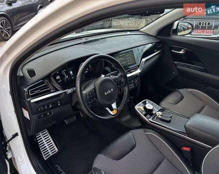 Белый Киа Niro, объемом двигателя 0 л и пробегом 72 тыс. км за 23600 $, фото 19 на Automoto.ua