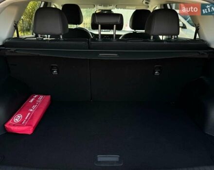 Білий Кіа Niro, об'ємом двигуна 0 л та пробігом 59 тис. км за 23800 $, фото 65 на Automoto.ua