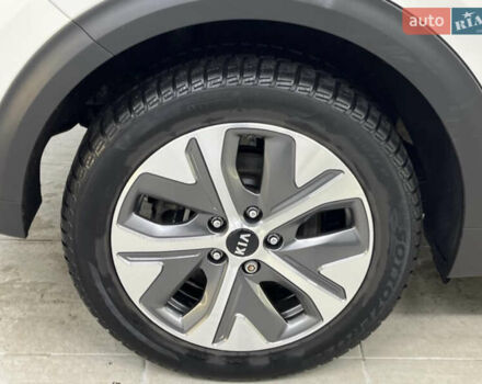 Белый Киа Niro, объемом двигателя 0 л и пробегом 164 тыс. км за 17750 $, фото 74 на Automoto.ua