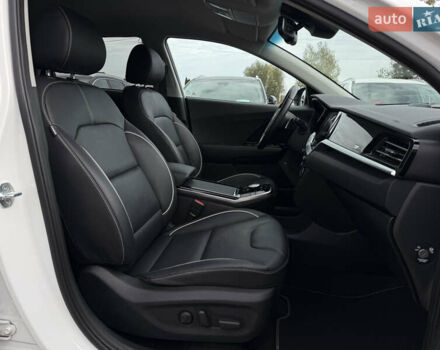 Белый Киа Niro, объемом двигателя 0 л и пробегом 54 тыс. км за 24700 $, фото 105 на Automoto.ua