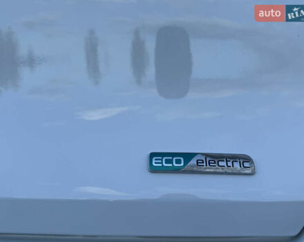 Белый Киа Niro, объемом двигателя 0 л и пробегом 80 тыс. км за 17800 $, фото 66 на Automoto.ua