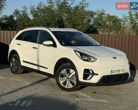 Білий Кіа Niro, об'ємом двигуна 0 л та пробігом 121 тис. км за 18950 $, фото 10 на Automoto.ua