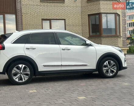 Белый Киа Niro, объемом двигателя 0 л и пробегом 122 тыс. км за 17999 $, фото 13 на Automoto.ua