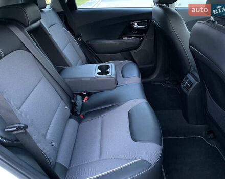 Білий Кіа Niro, об'ємом двигуна 0 л та пробігом 68 тис. км за 20750 $, фото 38 на Automoto.ua