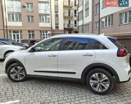 Белый Киа Niro, объемом двигателя 0 л и пробегом 130 тыс. км за 19300 $, фото 3 на Automoto.ua