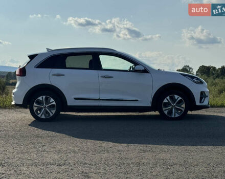 Білий Кіа Niro, об'ємом двигуна 0 л та пробігом 107 тис. км за 20900 $, фото 2 на Automoto.ua