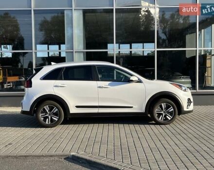 Білий Кіа Niro, об'ємом двигуна 1.58 л та пробігом 17 тис. км за 25900 $, фото 5 на Automoto.ua
