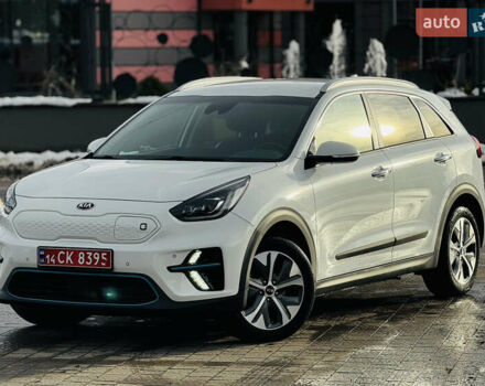 Білий Кіа Niro, об'ємом двигуна 0 л та пробігом 117 тис. км за 19750 $, фото 9 на Automoto.ua