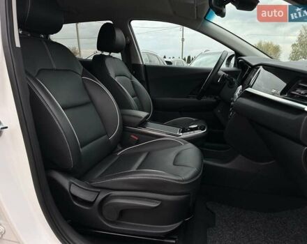 Белый Киа Niro, объемом двигателя 0 л и пробегом 62 тыс. км за 23500 $, фото 89 на Automoto.ua