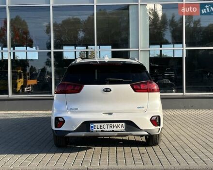 Білий Кіа Niro, об'ємом двигуна 1.58 л та пробігом 17 тис. км за 25900 $, фото 3 на Automoto.ua