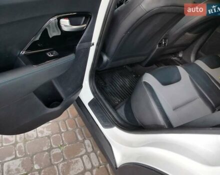 Білий Кіа Niro, об'ємом двигуна 0 л та пробігом 75 тис. км за 19700 $, фото 36 на Automoto.ua
