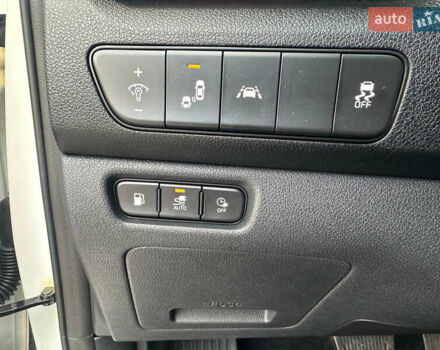 Белый Киа Niro, объемом двигателя 1.6 л и пробегом 40 тыс. км за 25150 $, фото 32 на Automoto.ua