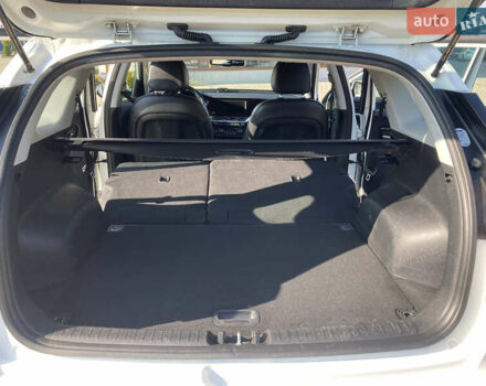 Білий Кіа Niro, об'ємом двигуна 0 л та пробігом 147 тис. км за 18200 $, фото 21 на Automoto.ua