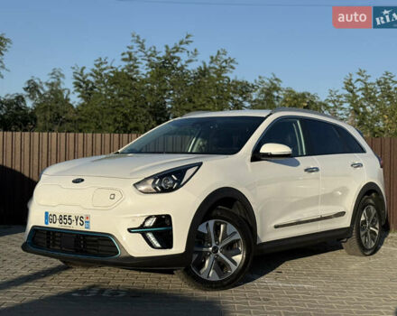 Білий Кіа Niro, об'ємом двигуна 0 л та пробігом 121 тис. км за 18950 $, фото 4 на Automoto.ua
