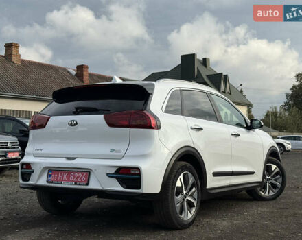 Білий Кіа Niro, об'ємом двигуна 0 л та пробігом 82 тис. км за 23266 $, фото 7 на Automoto.ua