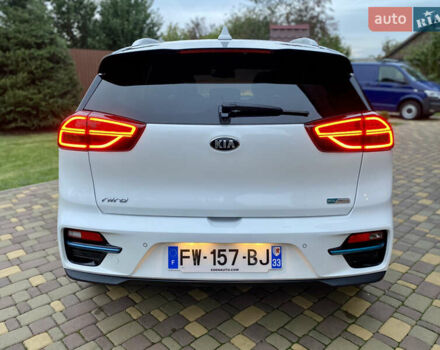 Белый Киа Niro, объемом двигателя 0 л и пробегом 97 тыс. км за 19995 $, фото 7 на Automoto.ua