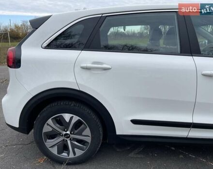 Белый Киа Niro, объемом двигателя 0 л и пробегом 96 тыс. км за 16800 $, фото 8 на Automoto.ua