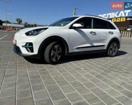 Белый Киа Niro, объемом двигателя 0 л и пробегом 80 тыс. км за 22319 $, фото 2 на Automoto.ua