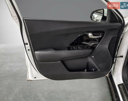 Белый Киа Niro, объемом двигателя 0 л и пробегом 129 тыс. км за 20032 $, фото 21 на Automoto.ua