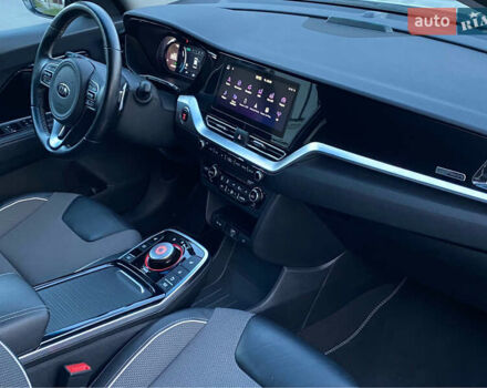 Білий Кіа Niro, об'ємом двигуна 0 л та пробігом 68 тис. км за 20750 $, фото 41 на Automoto.ua