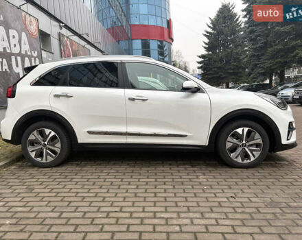 Білий Кіа Niro, об'ємом двигуна 0 л та пробігом 52 тис. км за 20500 $, фото 31 на Automoto.ua