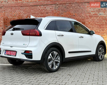 Білий Кіа Niro, об'ємом двигуна 0 л та пробігом 118 тис. км за 20500 $, фото 26 на Automoto.ua