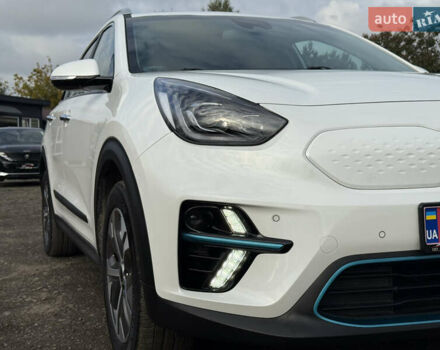 Білий Кіа Niro, об'ємом двигуна 0 л та пробігом 82 тис. км за 23266 $, фото 9 на Automoto.ua