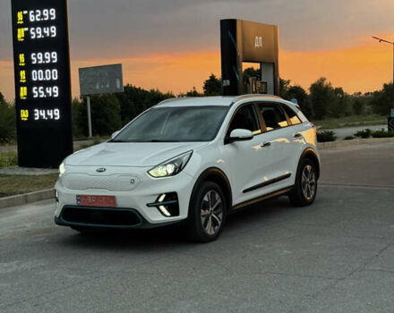 Білий Кіа Niro, об'ємом двигуна 0 л та пробігом 117 тис. км за 17000 $, фото 5 на Automoto.ua