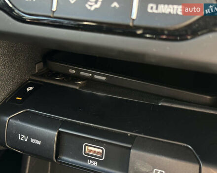 Білий Кіа Niro, об'ємом двигуна 0 л та пробігом 155 тис. км за 18300 $, фото 11 на Automoto.ua