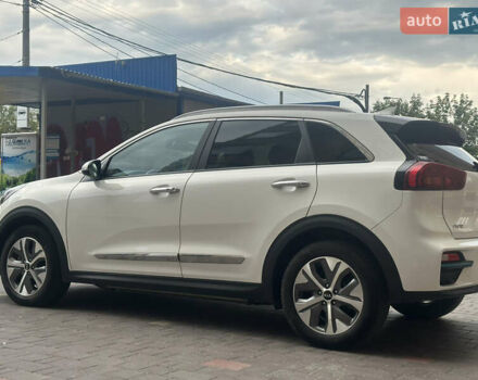 Белый Киа Niro, объемом двигателя 0 л и пробегом 122 тыс. км за 17999 $, фото 8 на Automoto.ua