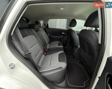 Белый Киа Niro, объемом двигателя 0 л и пробегом 39 тыс. км за 23400 $, фото 61 на Automoto.ua