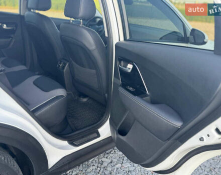 Белый Киа Niro, объемом двигателя 0 л и пробегом 105 тыс. км за 20802 $, фото 24 на Automoto.ua