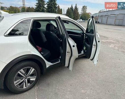 Белый Киа Niro, объемом двигателя 1.6 л и пробегом 40 тыс. км за 25150 $, фото 7 на Automoto.ua