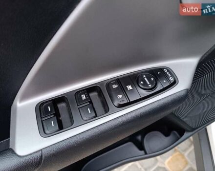 Белый Киа Niro, объемом двигателя 0 л и пробегом 34 тыс. км за 19999 $, фото 50 на Automoto.ua