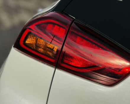 Білий Кіа Niro, об'ємом двигуна 0 л та пробігом 117 тис. км за 19750 $, фото 32 на Automoto.ua