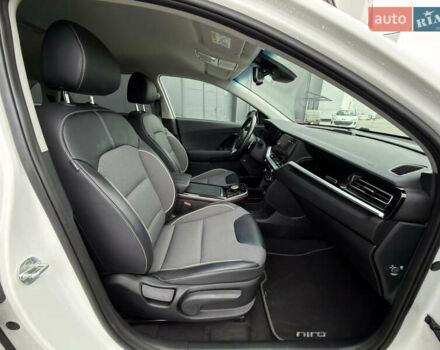 Белый Киа Niro, объемом двигателя 0 л и пробегом 39 тыс. км за 23400 $, фото 57 на Automoto.ua