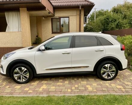 Белый Киа Niro, объемом двигателя 0 л и пробегом 132 тыс. км за 19750 $, фото 4 на Automoto.ua