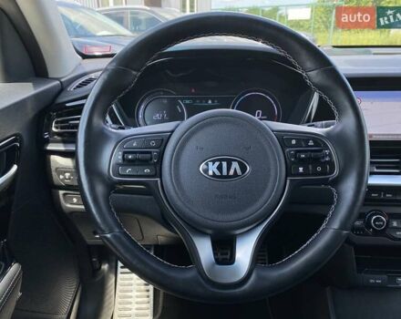 Білий Кіа Niro, об'ємом двигуна 0 л та пробігом 77 тис. км за 21900 $, фото 33 на Automoto.ua
