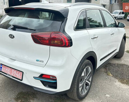 Белый Киа Niro, объемом двигателя 0 л и пробегом 141 тыс. км за 19300 $, фото 3 на Automoto.ua